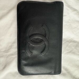 CHANEL Classic Black Leather Pouch